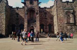 EDINBURGH-CASTLE-2015-01